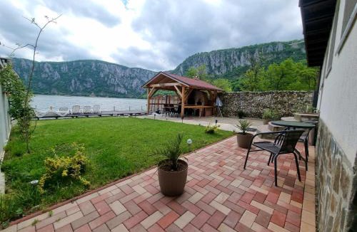 Dubova House | Escape