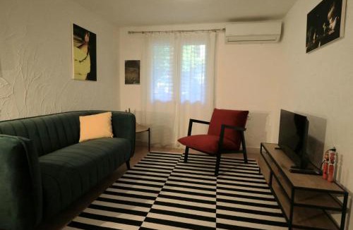 Rukavac Apartment | Estate under the Paintbrush, Artistic Garden Apartments on Vis