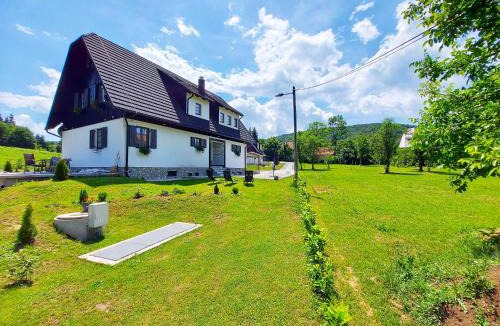 Jezerce Bed & Breakfast | Etno Boutique