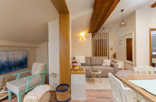 City Center Apartment | Exclusive Seafront Bacchus Apartment