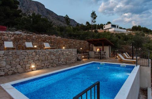 Ruskamen Villa | Exclusive Villa Almissa with swimming pool and sea view