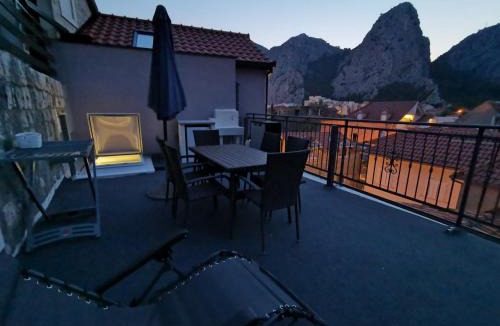 Omis Apartment | Explore old town and all the beauties in Omiš staying at Apartment Olmissum