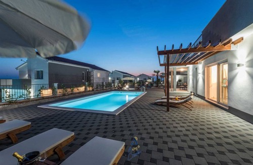 Debeljak Villa | Exquisite 4 BD villa with heated pool near Zadar