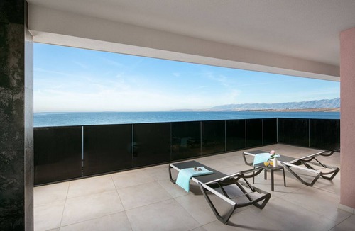 Vir Apartment | Exquisite 5-Star Luxury: Stunning 4-Bedroom Apartment with Panoramic Seaviews