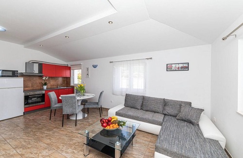 Rudine Villa | Exquisite Spacious Villa Bufaline with Pool and Gym - Eight Bedroom Villa with Pool and Gym