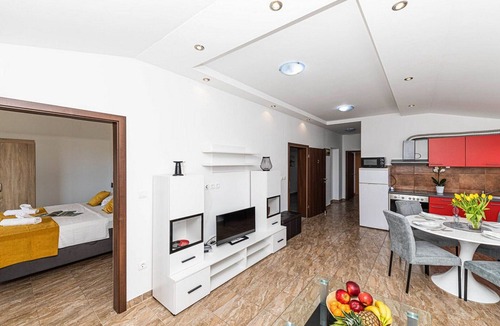 Rudine Villa | Exquisite Spacious Villa Bufaline with Pool and Gym - Eight Bedroom Villa with Pool and Gym
