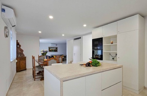 Fiorini House | Exquisite villa with private pool, BBQ, table football and en suite bathrooms