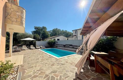 Kaldanija Apartment | EXTRAORDINARY Amna Home with 4 bedroom and pool!