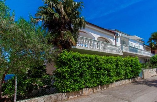 Sveti Filip i Jakov Apartment | Family apartment Snjezana