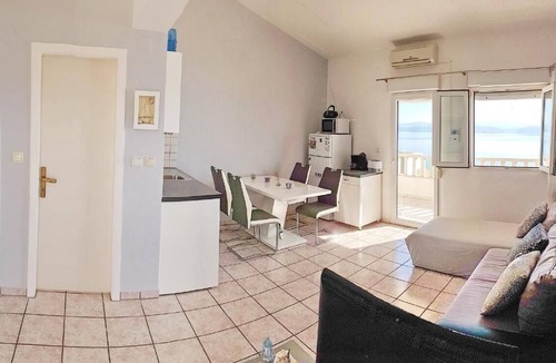 Stanici Apartment | Family Friendly Apartment in Stanići with Private Parking and Mountain View
