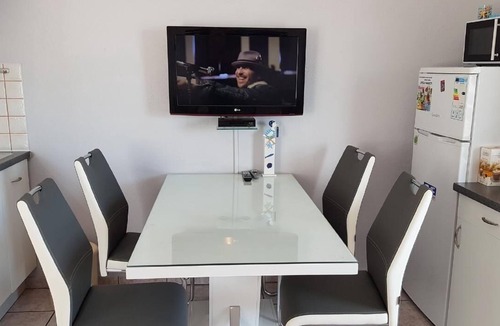 Stanici Apartment | Family Friendly Apartment in Stanići with Private Parking and Mountain View