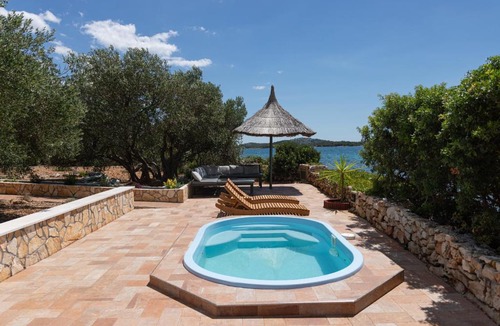 Betina Apartment | Family-friendly apartments with swimming pool Cove Modrave, Sibenik - 20191