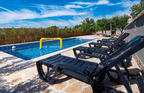 Benkovac House | Family friendly holiday home with swimming pool - AE1186
