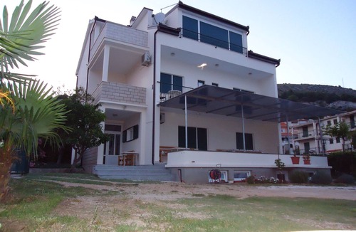 Seget Donji House | Family house is first by the sea has its own gateway to the beach!
