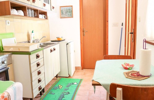 Stinjan Apartment | Family / pet - friendly, 5 + 1 beds, 2 separate apartments, to rent as a unit