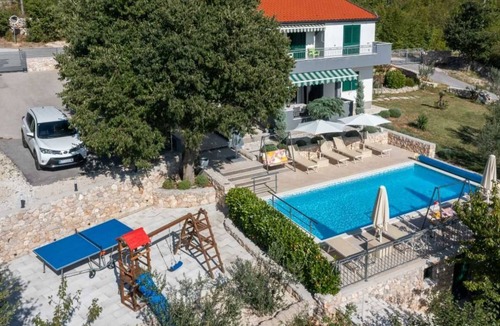 Lovrec Villa | Family Villa Old Garden with heated swimming pool and tavern