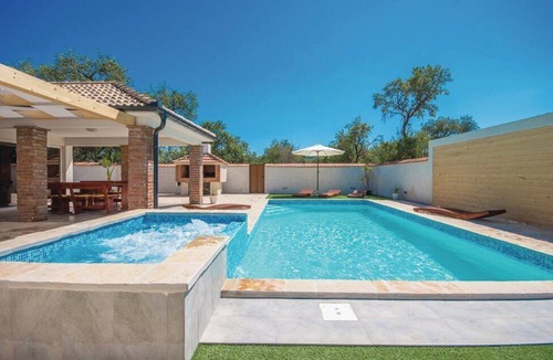 Velim House | Fantastic pool villa for 6 adults and 2 children and dog with sauna nearby