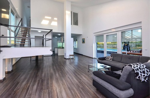 Trilj House | Fantastic, spacious and modern vacation home with pool in beautiful green surroundings.