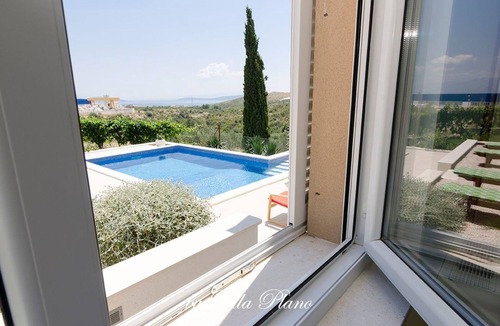 Plano House | Ferienvilla "Plano" mit Blick auf das Wasser by Interhome