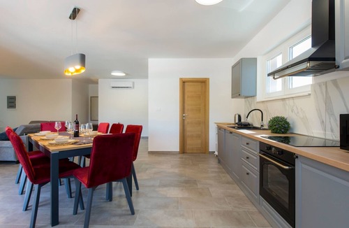 Topid House | Ferienvilla 'Villa Xenia by Interhome