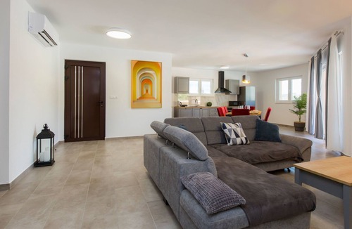 Topid House | Ferienvilla 'Villa Xenia by Interhome