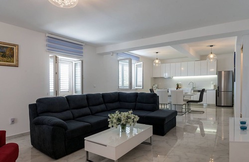 Donji Humac House | Finca mit Garten, Grill und Terrasse by Interhome