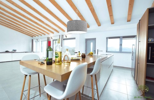 Sestanovac House | Finca with mountain views