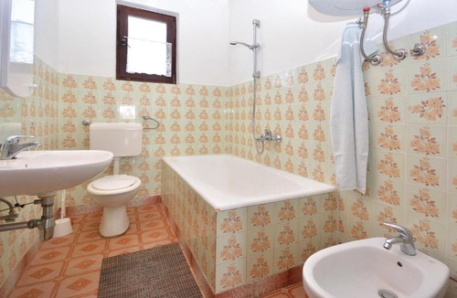 Podgradina House | Five-Bedroom Holiday Home in Posedarje-Podgradina