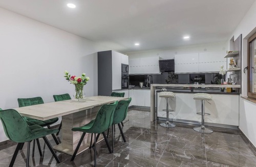 Semeljci House | Five Bedroom Holiday Home