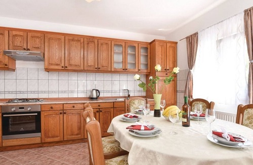 Trilj Villa | Five Bedroom Holiday Home