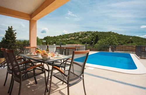 Meterize House | Five-Bedroom Holiday Home in Sibenik