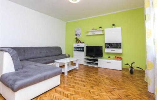 Suhovare House | Five-Bedroom Holiday Home In Suhovare