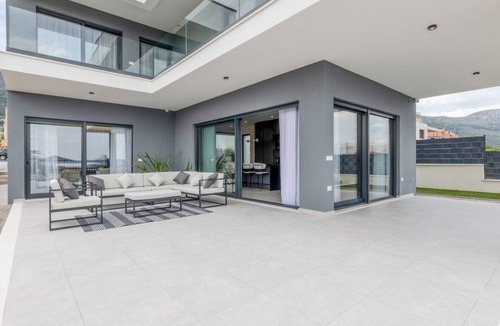 Kastel Stari Villa | Five Bedroom Luxury Villa,Pool,Jacuzzi,Sauna,Gym