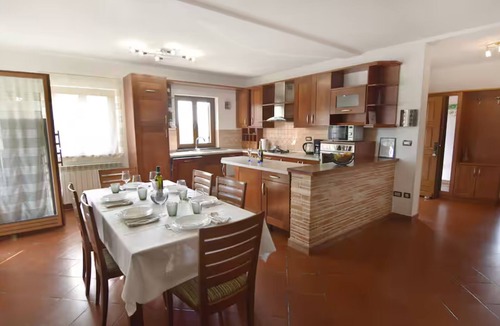 Fiorini Apartment | Flat with shared pool in Fiorini