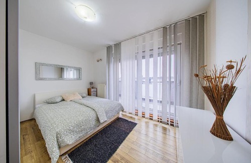 Novi Zagreb Apartment | Flexible SelfCheckIns 203 - Zagreb - 2 Bedrooms - Loggia