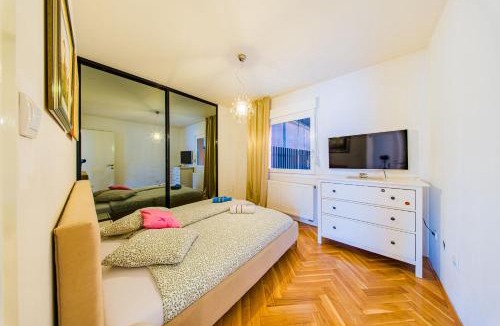 Zagreb Apartment | Flexible SelfCheckIns 216 - Zagreb - 3 Bedrooms - Garage