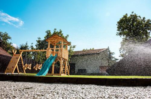 Alba Iulia Apartment | FLH - Citadel Garden - Casă cu Curte și Parcare Privată lângă Cetatea Alba Carolina - Loc de Joacă și Ciubăr