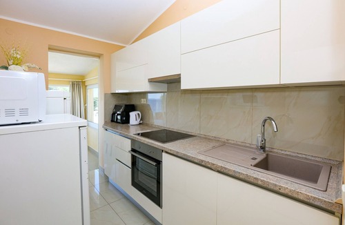 Primosten Burnji Apartment | Four-bedroom apartment near beach Bilo (Primošten) (A-4176-c)