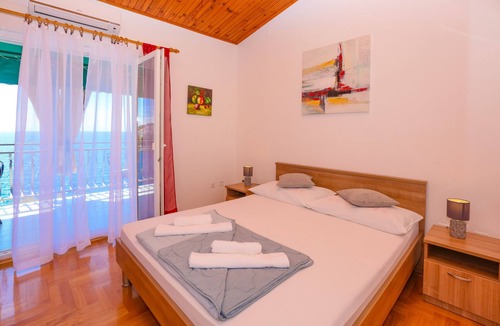 Primosten Burnji Apartment | Four-bedroom apartment near beach Bilo (Primošten) (A-4176-c)