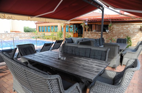 Caska Apartment | Four-bedroom apartment with a swimming pool Caska, Pag (A-3085-d)