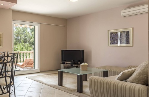 Medici Apartment | Four-bedroom apartment with a swimming pool Medići, Omiš (A-7461-a)