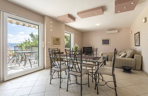 Medici Apartment | Four-bedroom apartment with a swimming pool Medići, Omiš (A-7461-a)