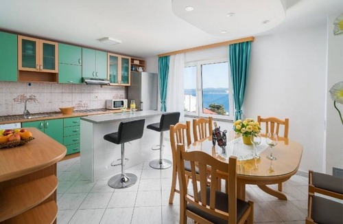 Stanici Apartment | Four-bedroom apartment with terrace and sea view Stanići, Omiš (A-2819-d)