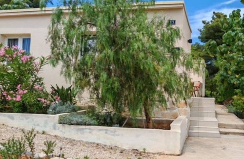 Rukavac House | Four Bedroom Holiday Home with Pool