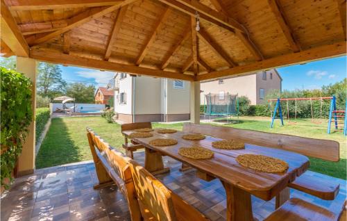 Pristeg House | Four-Bedroom Holiday Home In Pristeg