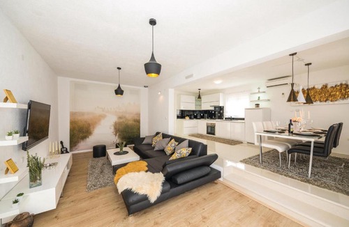 Trilj House | Four-Bedroom Holiday Home in Trilj