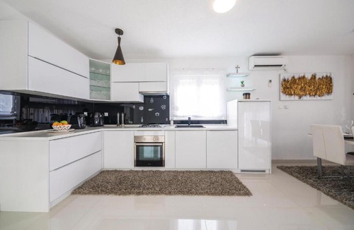 Trilj House | Four-Bedroom Holiday Home in Trilj