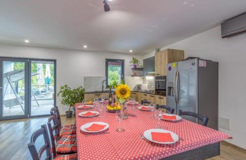 Josipdol House | Four Bedroom Holiday House Mali Raj with Pool