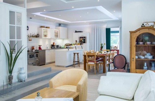 Cista Provo Villa | Four Bedroom Villa with Terrace and Swimming pool