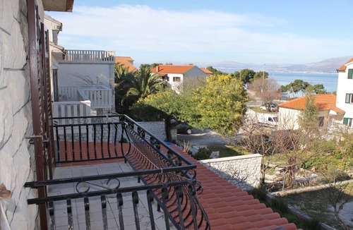 Supetar Apartment | Four-room apartment with terrace and sea view Supetar, Brač (A-6040-a)
